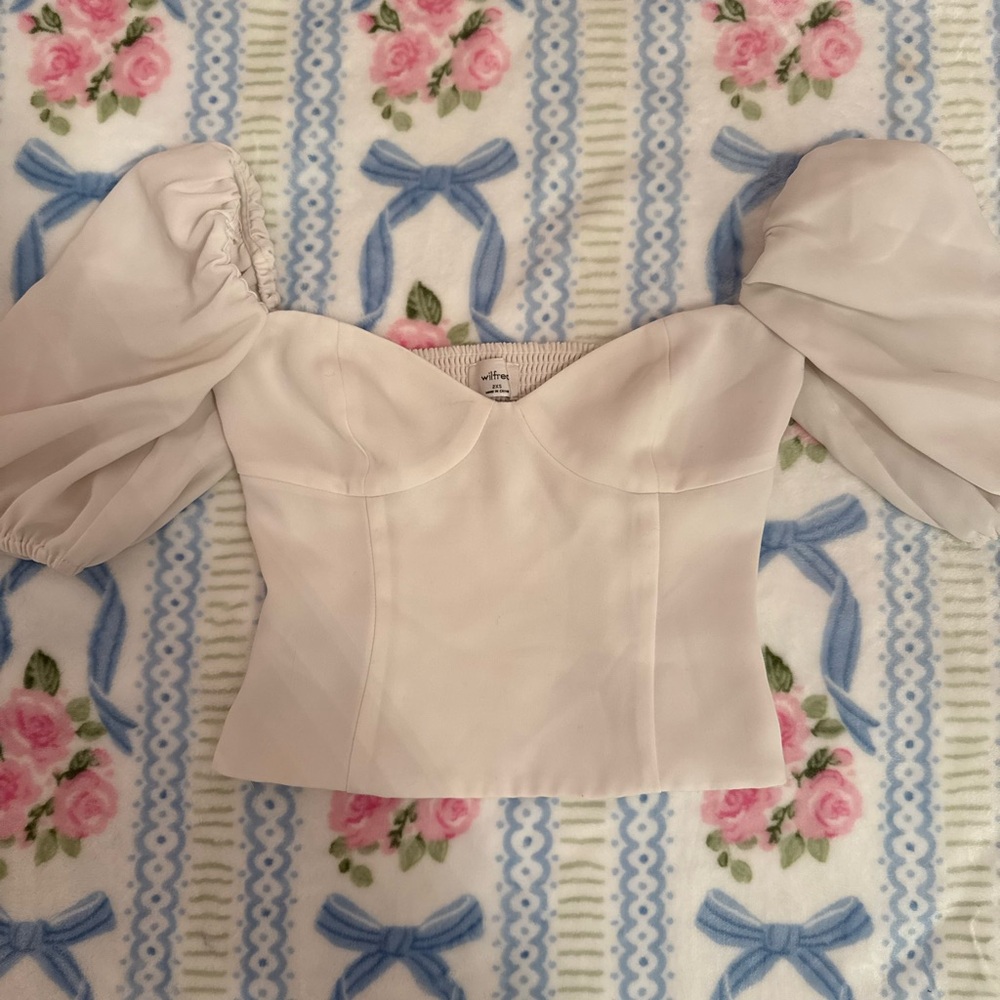 Wilfred Elegant Cream Puff Sleeve Top